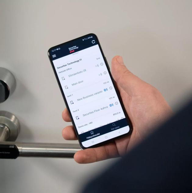 Accessing door with Securitas Flow application